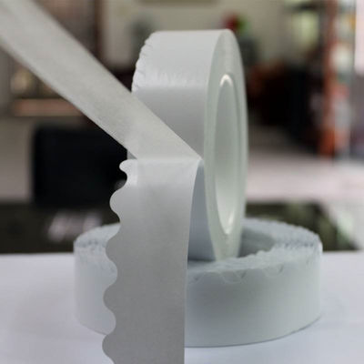 톱니 모양의 파동 가장자리 지퍼 두 면 면 면 면 면 면 면 면 면 면 접시 테이프